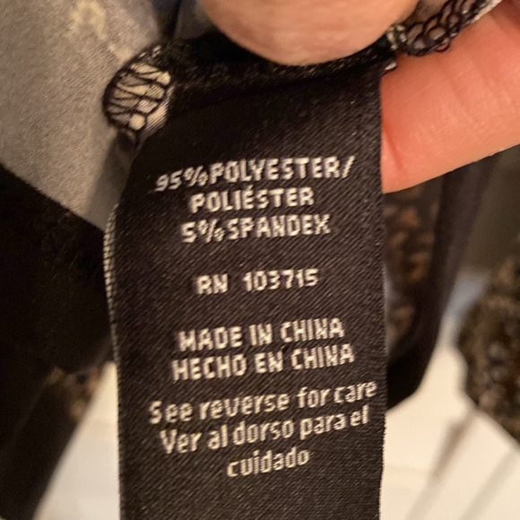 Zac&Rachel Large blk/brn stretch top. Has darts on back for a fitted look. - Picture 4 of 11